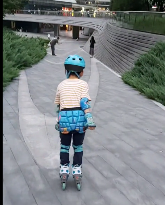 轮滑冲坡小花狸